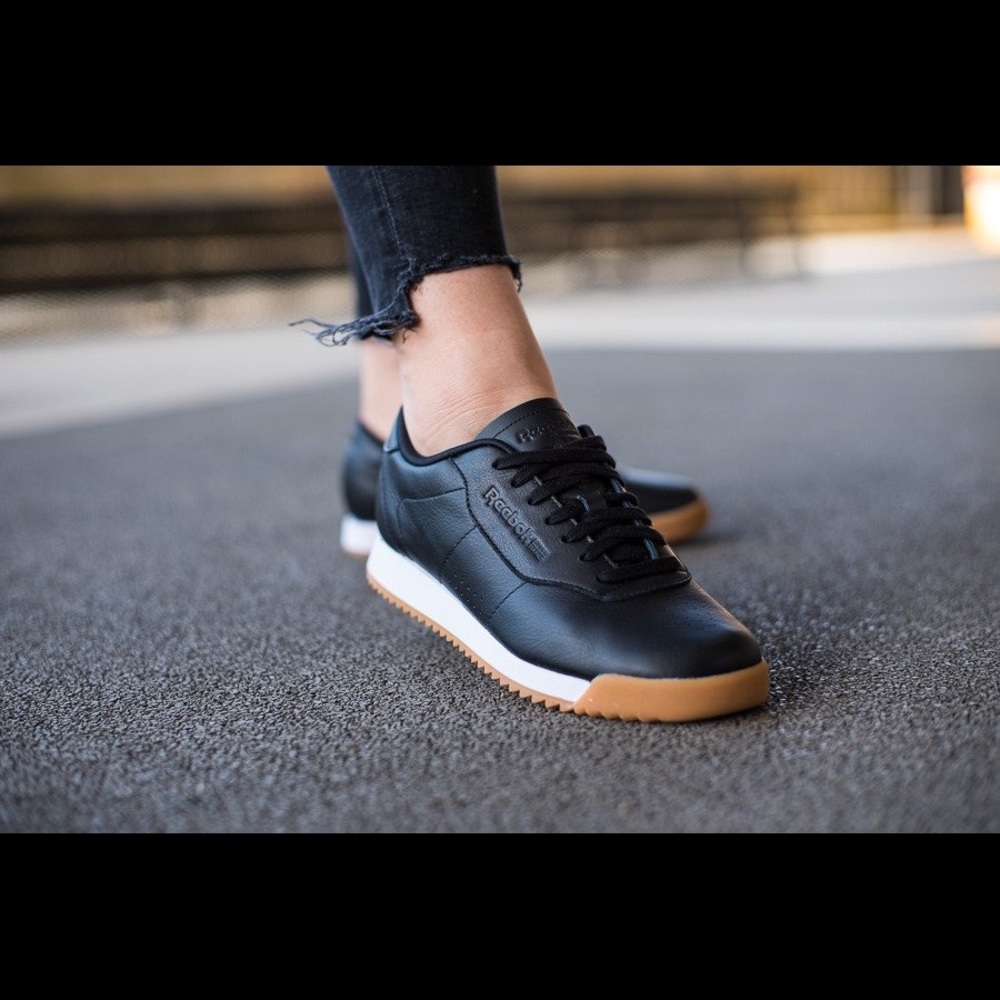 Reebok shoes - Picture 2 of 3